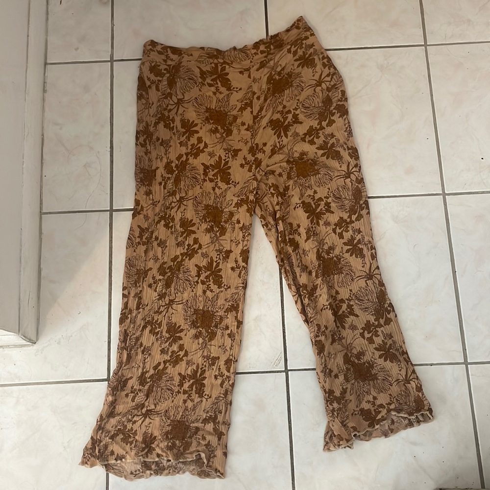 Flowy brown tropical vacation pants